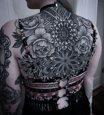  Tatouage mandala Intégrale du dos avec des fleurs